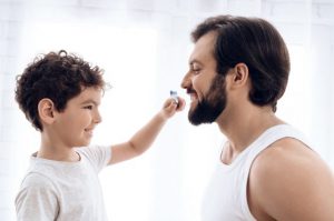 نقش والدین در تشویق به مسواک زدن