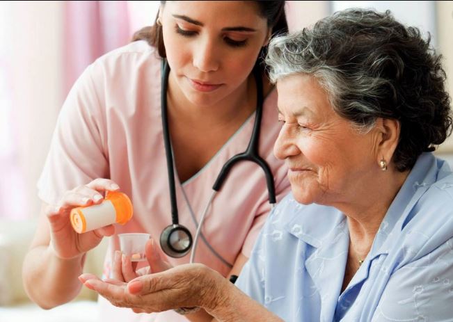 درمان در منزل برای سالمند مبتلا به سکته قلبی چه مزایایی دارد ؟