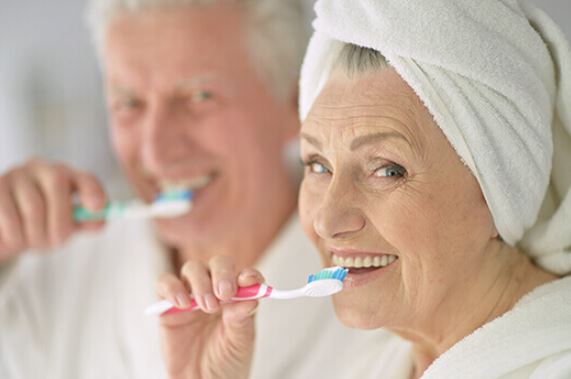 6 نکته برای بهبود بهداشت دهان و دندان در سالمندان