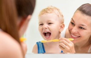 آموزش مسواک زدن به کودک