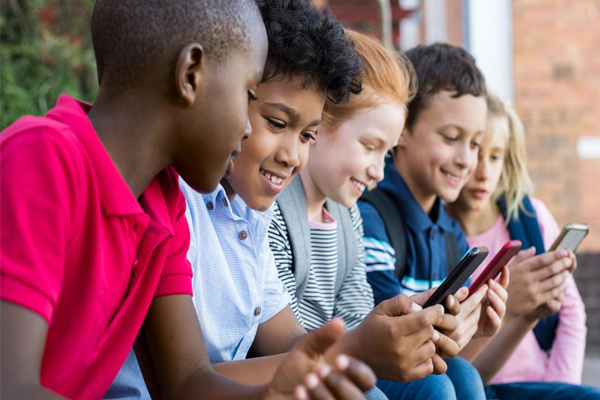 شبکه های اجتماعی چه تاثیری بر کودکان می گذارد؟