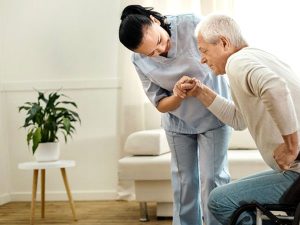 اهمیت پرستار سالمند برای چه کسانی بیشتر است؟
