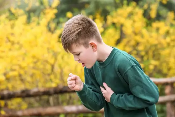 آسم در کودکان چیست؟ علائم و روش درمان آن