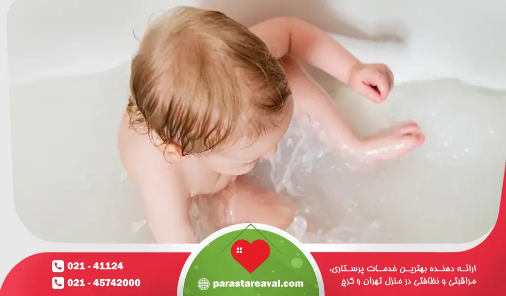 حمام آب گرم یکی از بهترین گزینه ها برای برطرف کردن گرفتگی بینی نوزاد است.